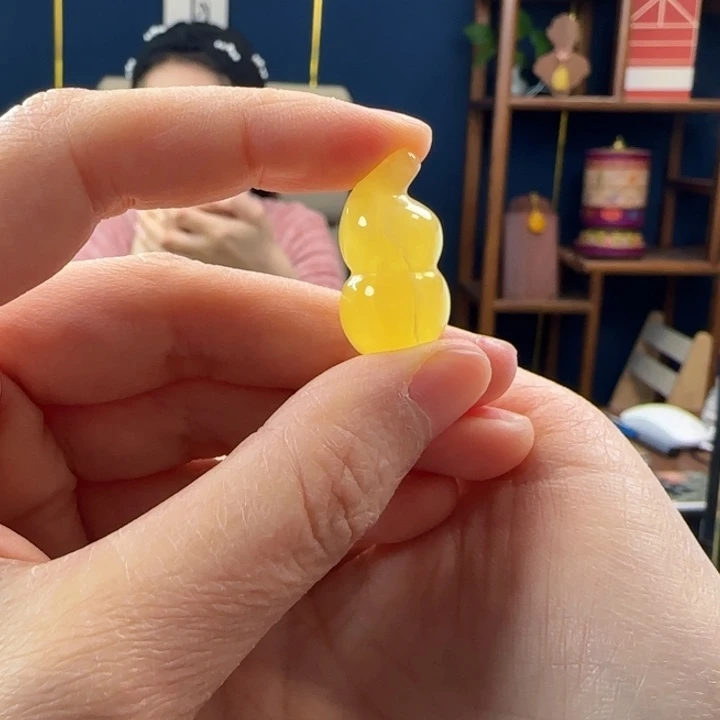 蜜蜡吊坠(赠链)未镶嵌?**七