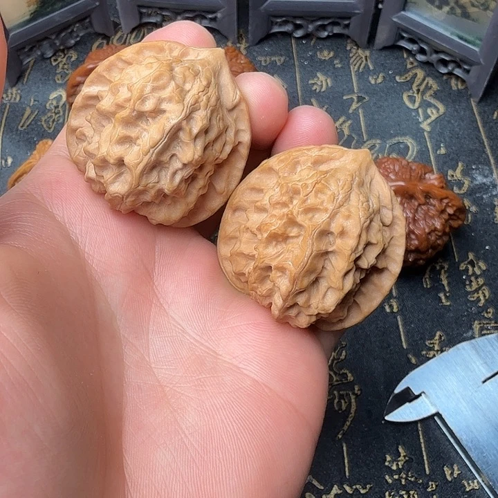 文玩核桃吊坠玲珑42