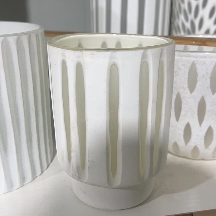 手工艺品琉璃白瓷磨刻花瓶花器高14口10