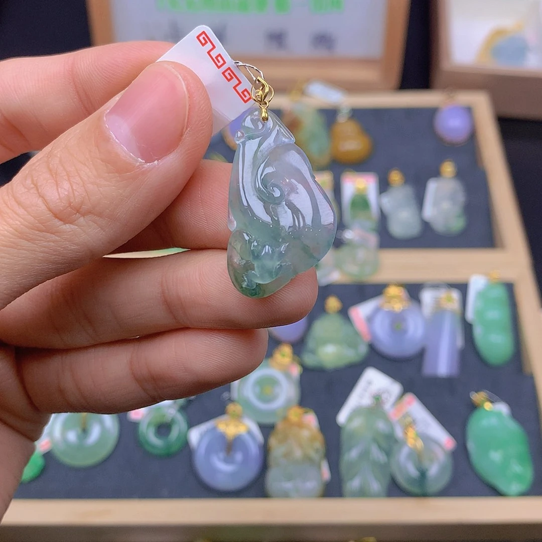 翡翠颈饰18K金镶嵌翡翠