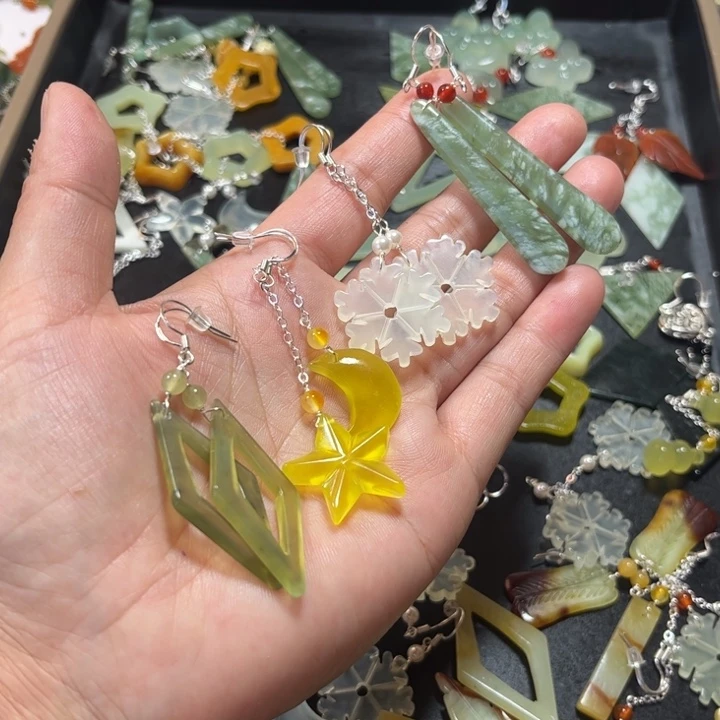 蛇纹石玉合金耳饰
