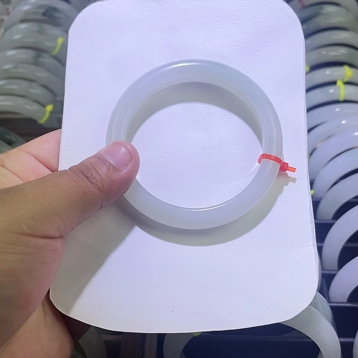 未镶嵌手镯石英质玉