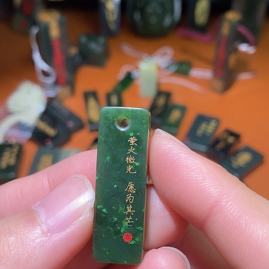 和田玉未镶嵌颈饰微瑕