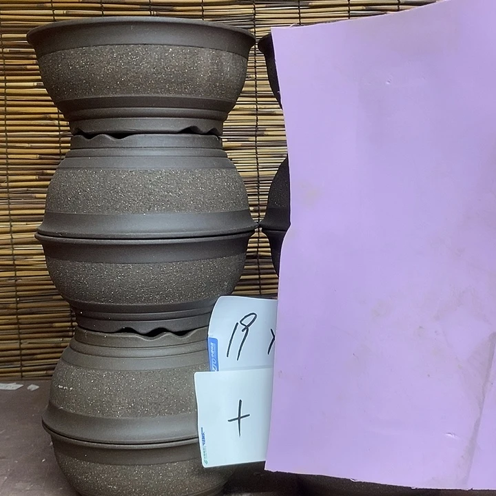 紫砂花盆我在外面