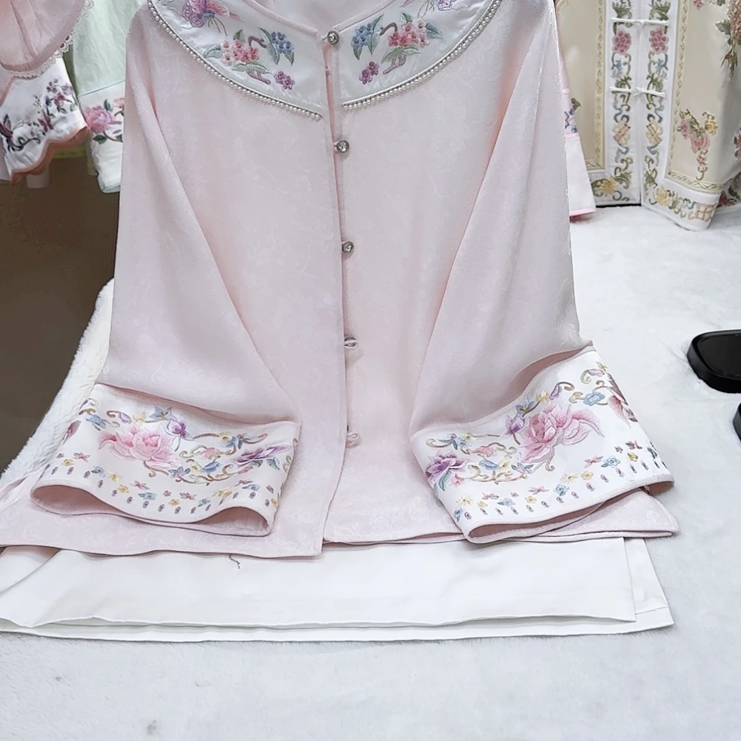 织绣真丝粉色花罗外套
