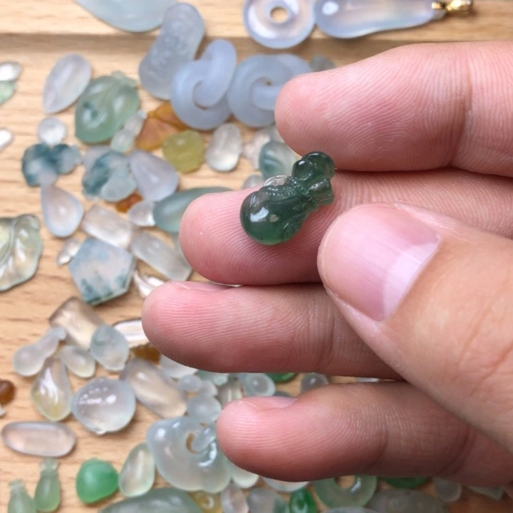 未镶嵌定制翡翠挂件