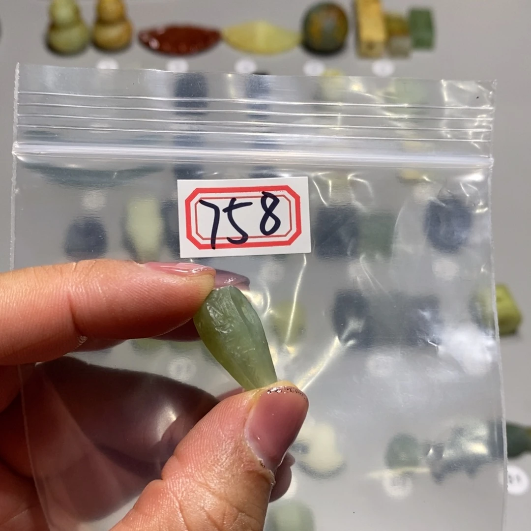 蛇纹石玉颈饰未镶嵌一**子