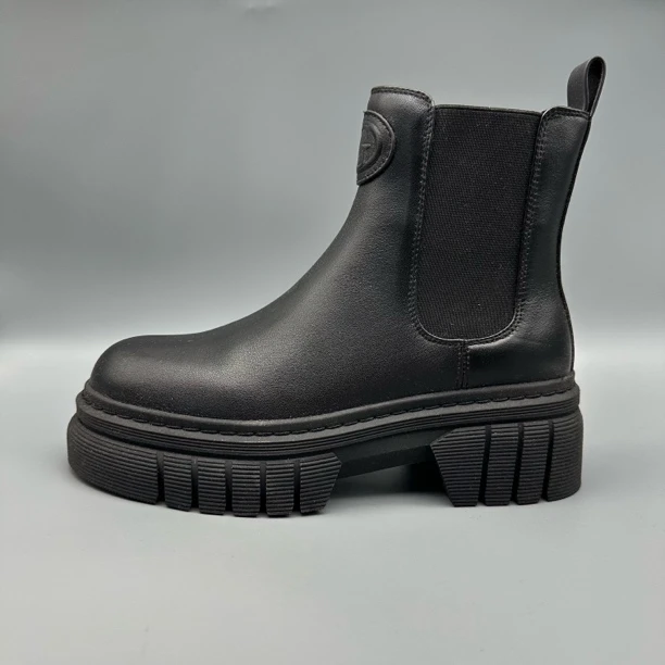 guess/盖尔斯 gu000 黑色休闲鞋 时尚百搭
