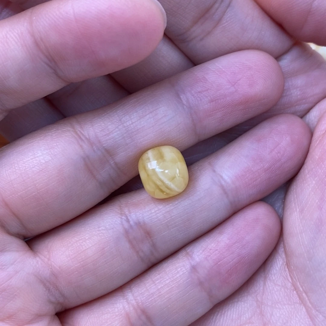 裸石琥珀未镶嵌不**.蜜蜡