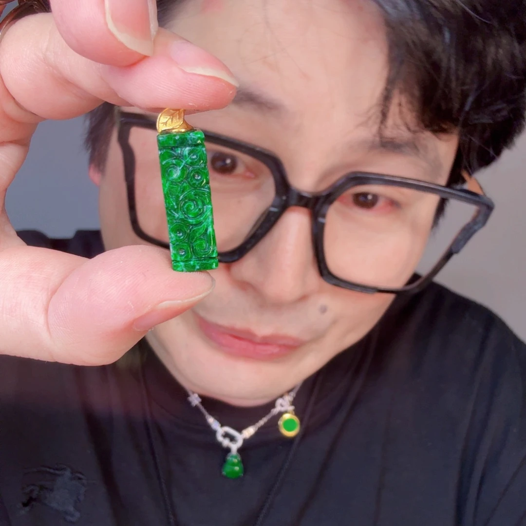 翡翠18K金镶嵌颈饰一件