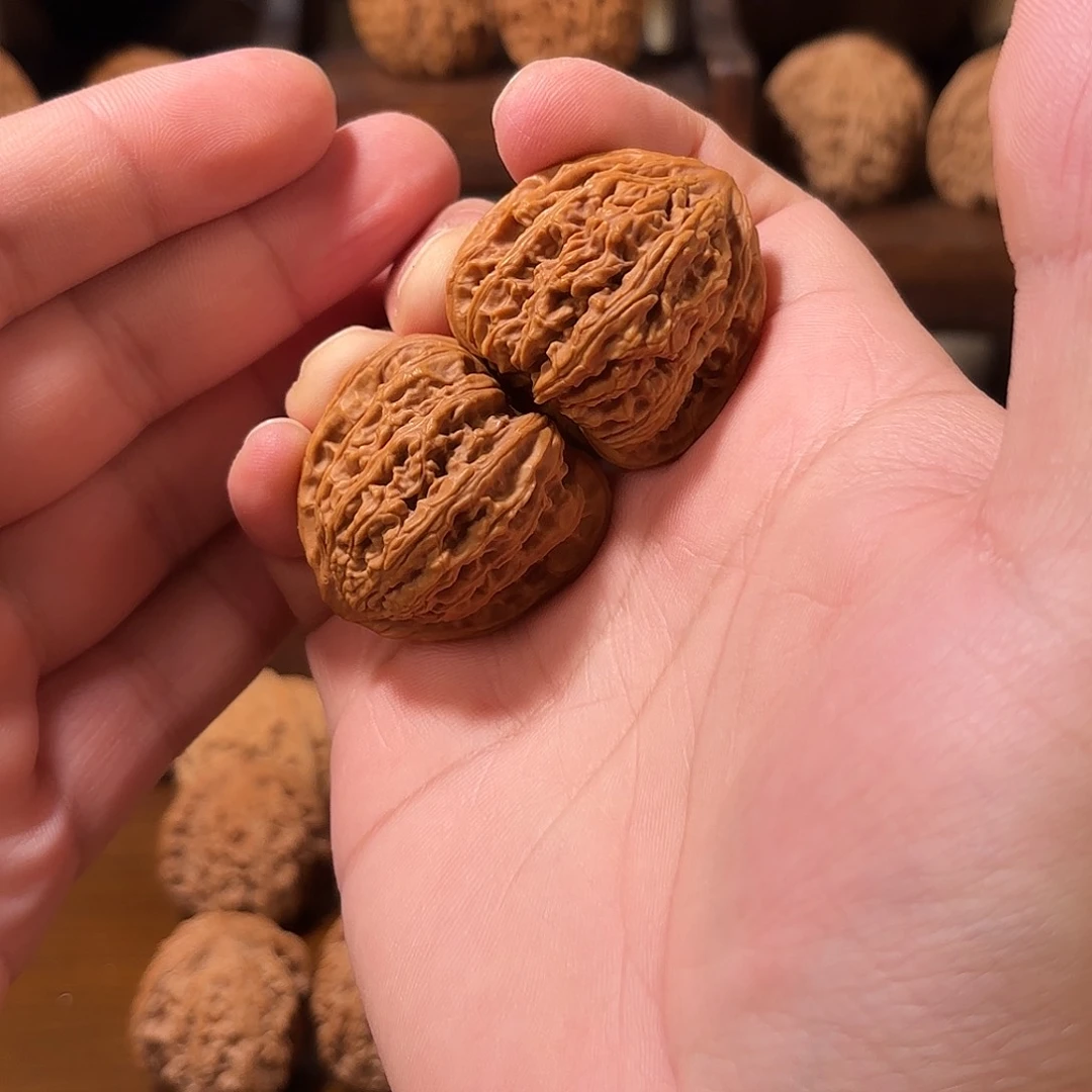 文玩核桃吊坠全品三角老款密纹姜黄皮边36