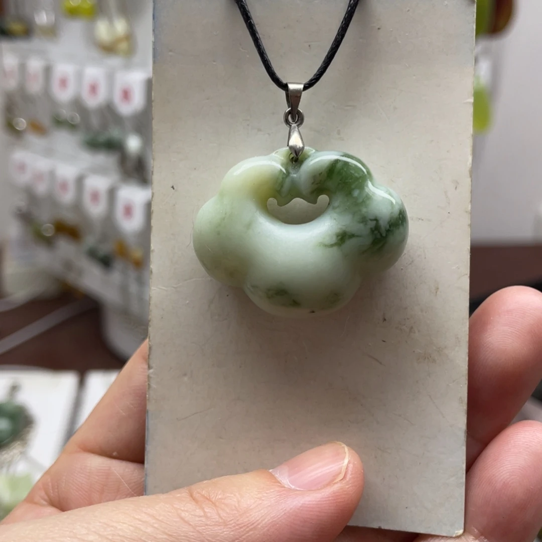 蛇纹石玉未镶嵌吊坠