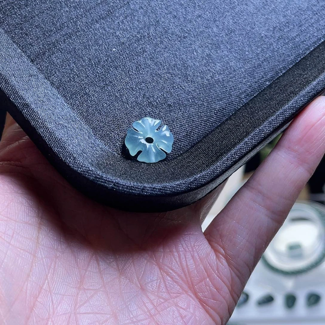 翡翠散珠天然A货翡翠卡13克罗心背云一颗