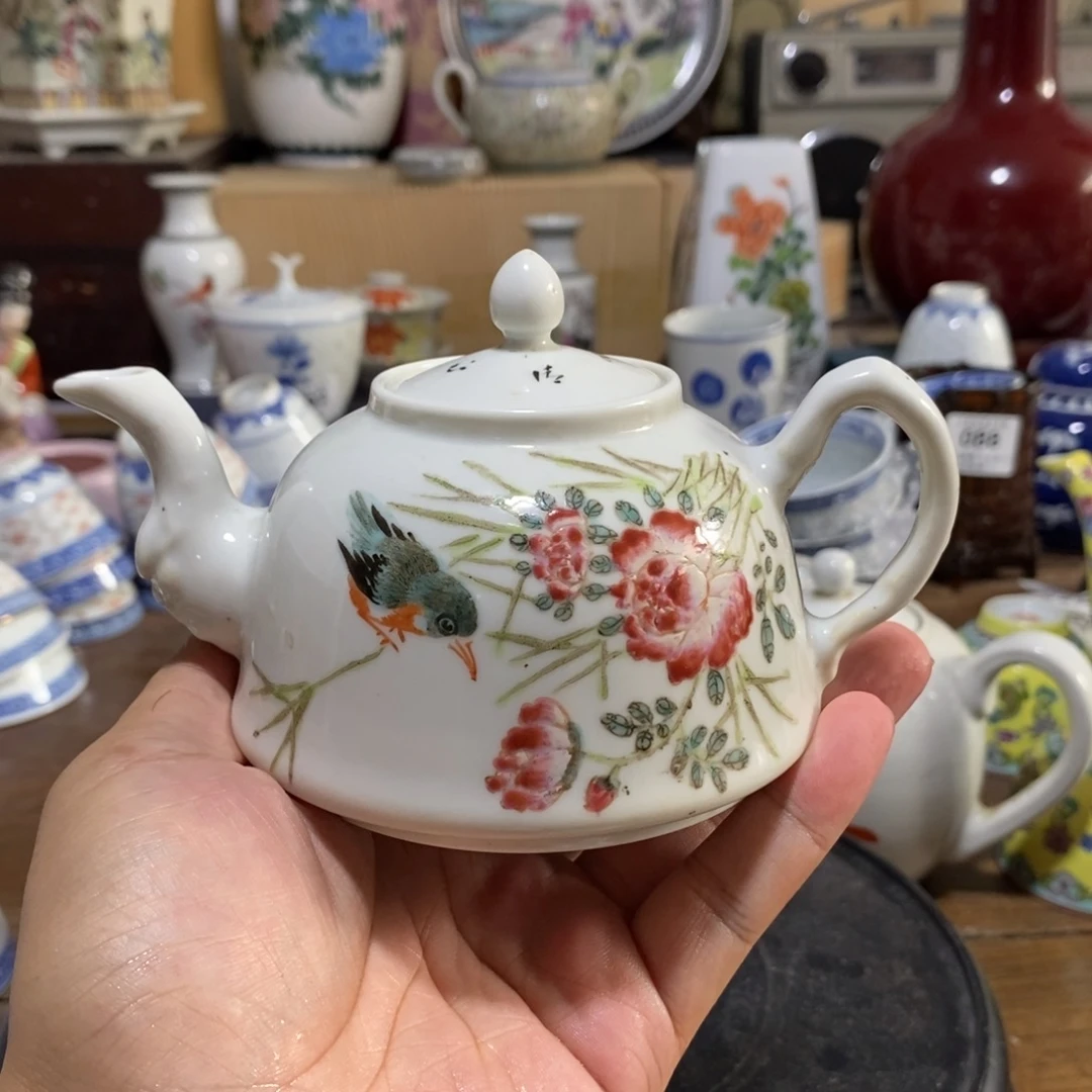 瓷片手绘粉彩花鸟茶壶