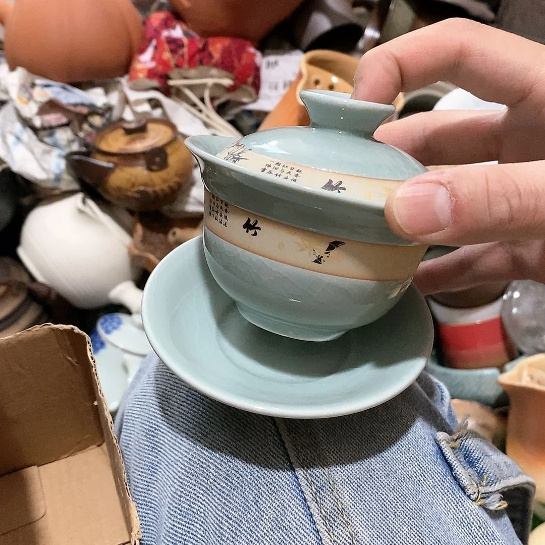 瓷片荷花的一种色彩和颜色显得