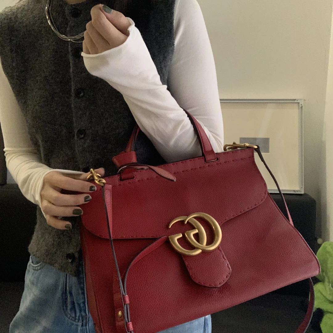 95新 GUCCI/古驰 7 (清)红色金扣邮差包