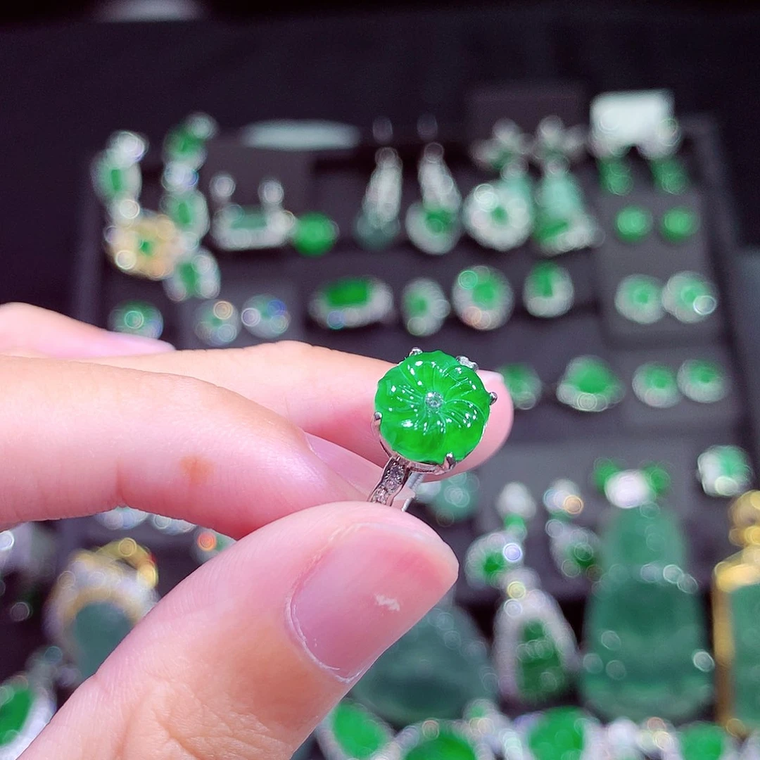 翡翠未镶嵌颈饰挂件