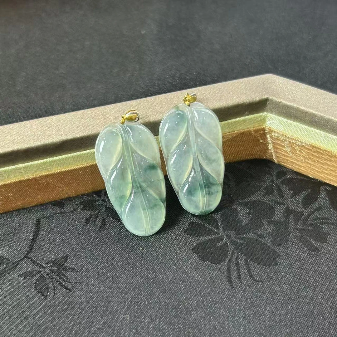 【睿泽鉴宝】18K翡翠叶子吊坠 (多样性发一）31*18*3  AE0514