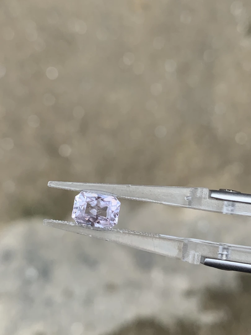 1.4ct 缅甸抹谷天然白尖晶