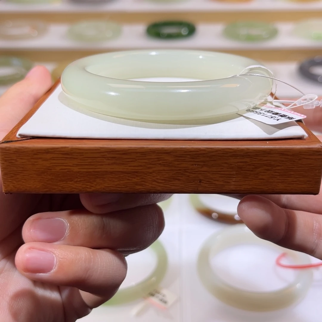 和田玉未镶嵌手镯冰晴