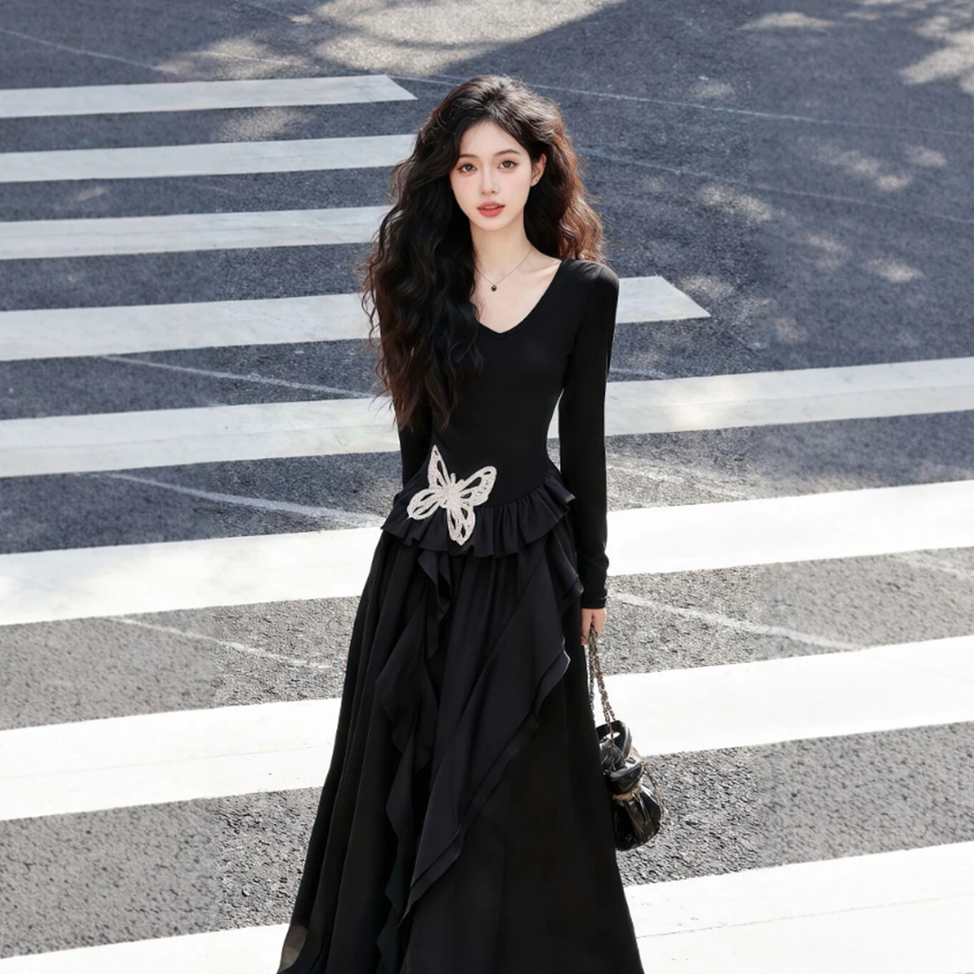 赫本风高级感超好看收腰修身小黑裙小众时尚气质感连衣裙2026冬季
