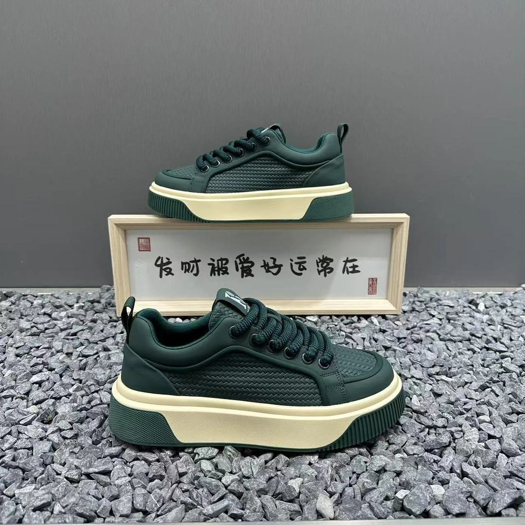 男士小白鞋秋季系带低帮板鞋皮面真皮软底舒适时尚百搭潮男休闲鞋