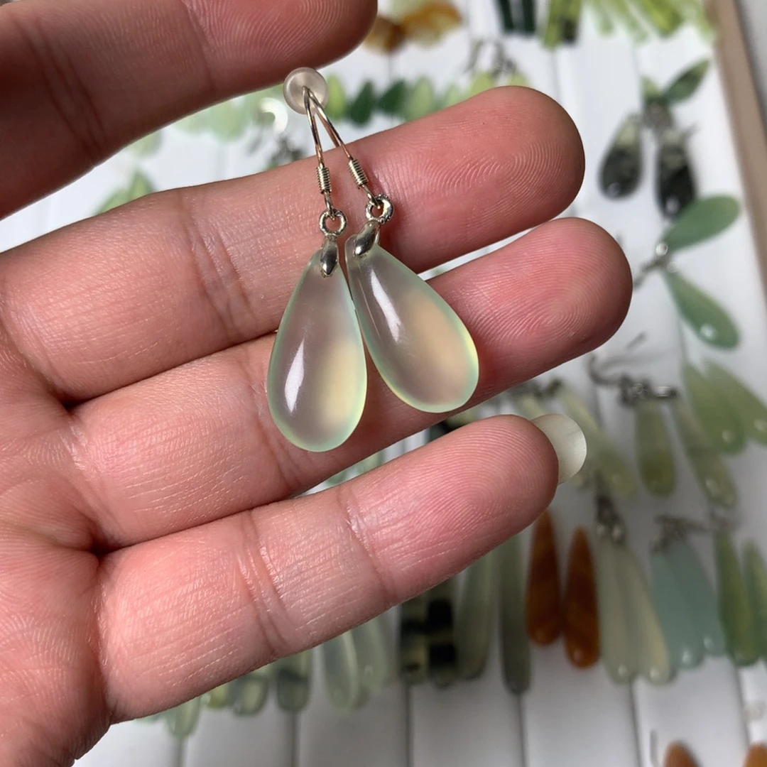 蛇纹石玉耳环未镶嵌阔****来