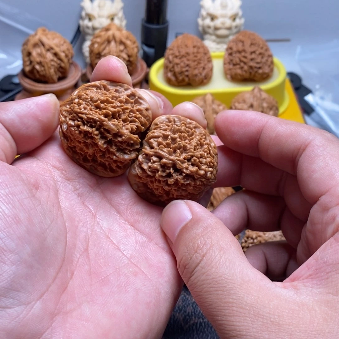 桃核把件红皮40尺满天星
