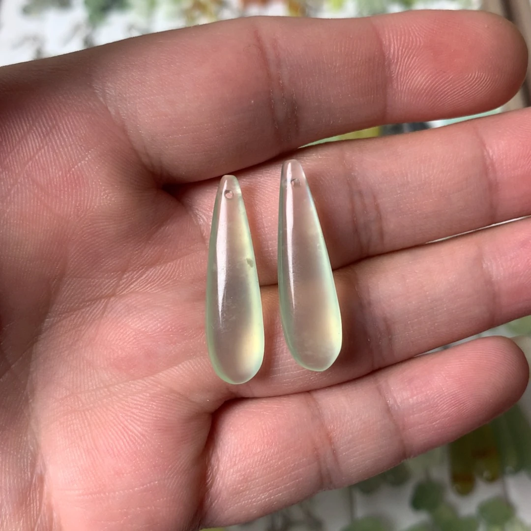 蛇纹石玉耳环未镶嵌