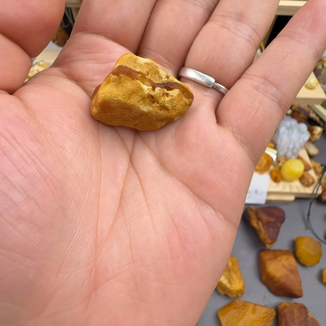 裸石琥珀未镶嵌一线天