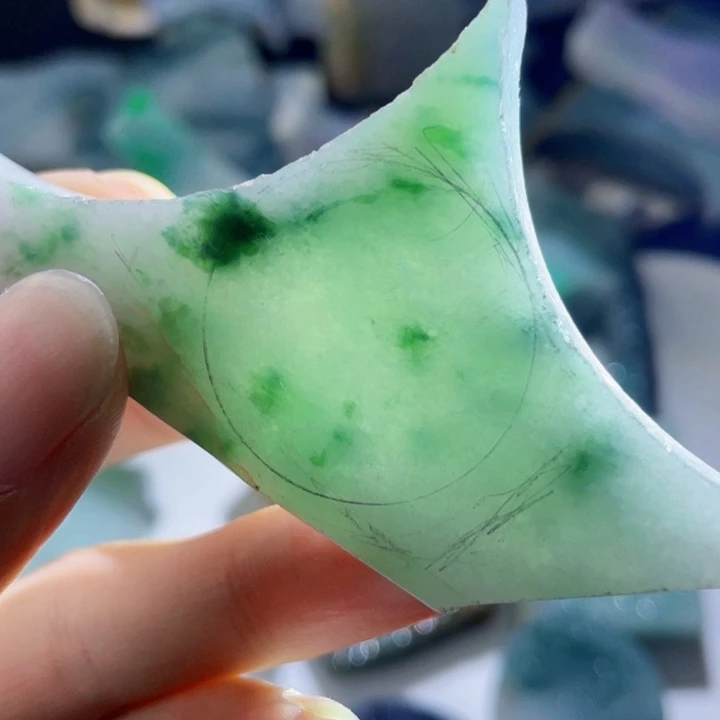 颈饰未镶嵌翡翠天然缅甸翡翠料子