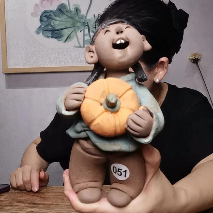 粗砂不规则羲娲娃系列作品抱瓜女娃