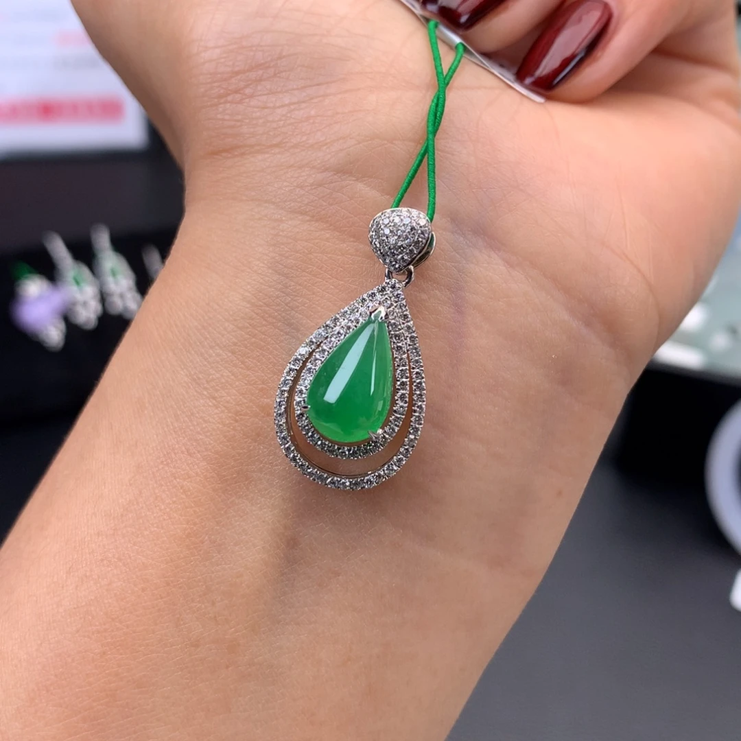 翡翠未镶嵌颈饰冰绿水滴吊坠（买断价9025）