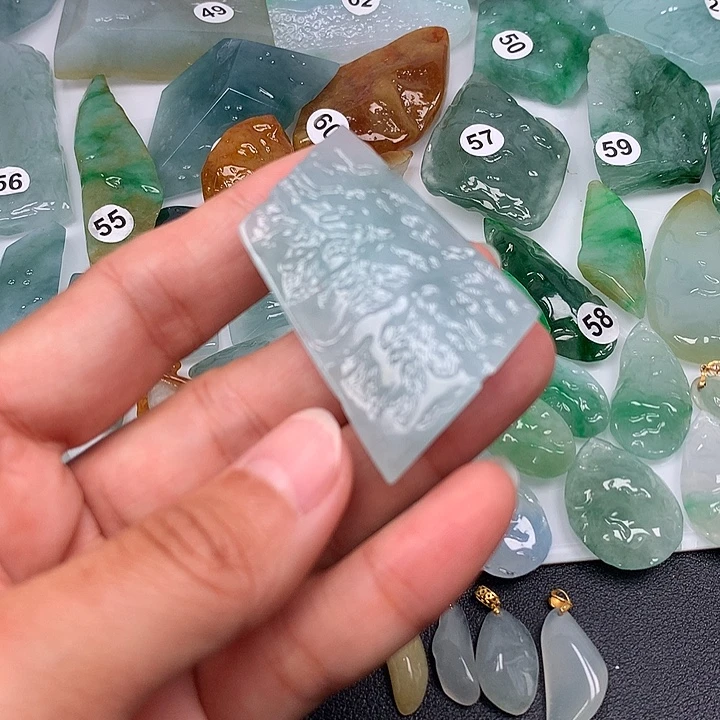 翡翠未镶嵌颈饰随型