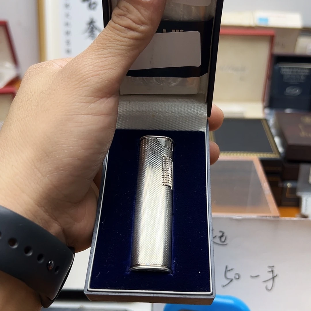 登家银麦穗礼服。