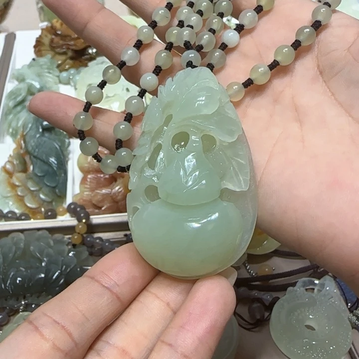 蛇纹石玉吊坠未镶嵌