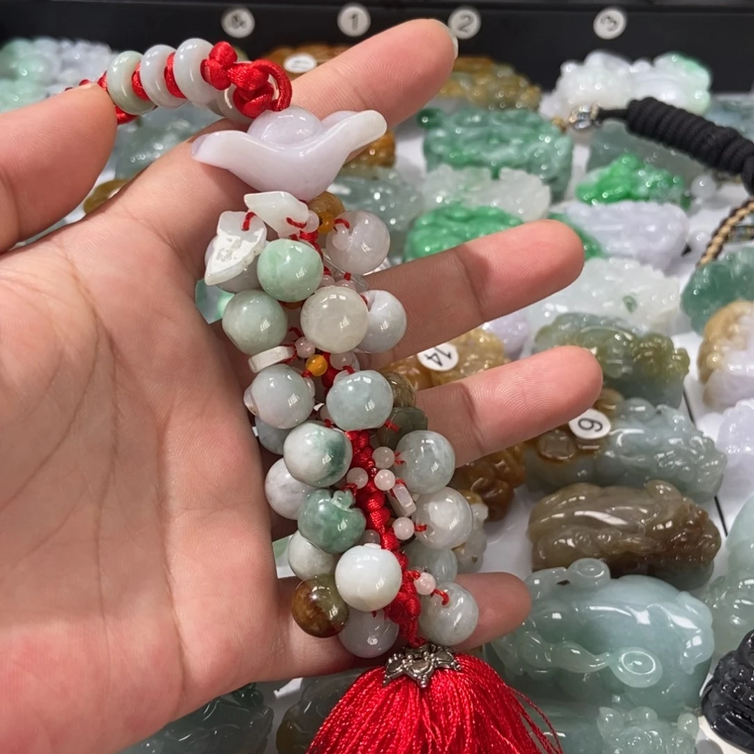 翡翠未镶嵌颈饰车挂