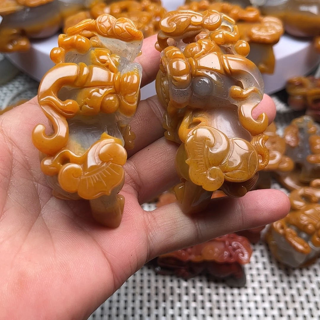 石英质玉（黄龙玉）未镶嵌颈饰