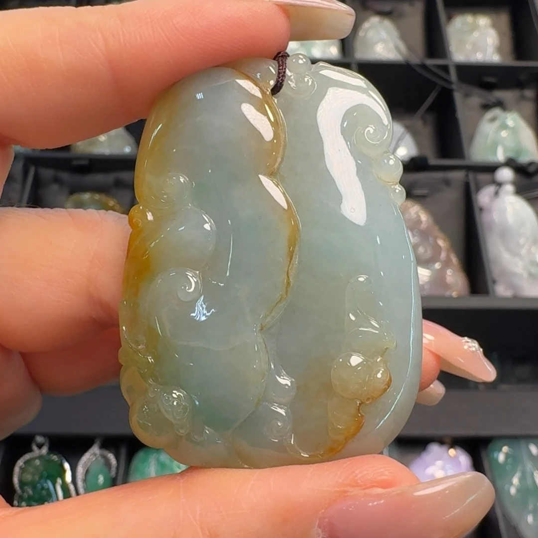 翡翠未镶嵌颈饰如意