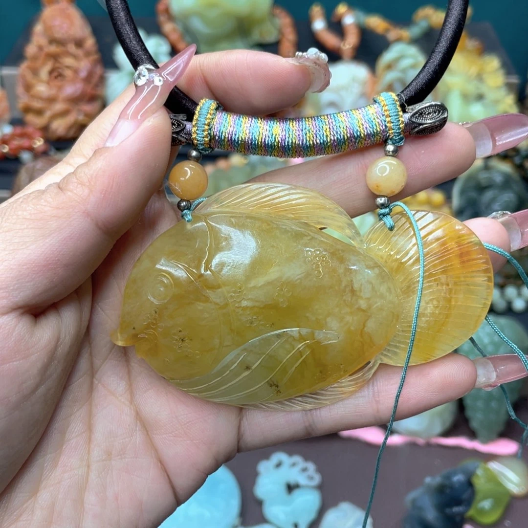 蛇纹石玉颈饰未镶嵌