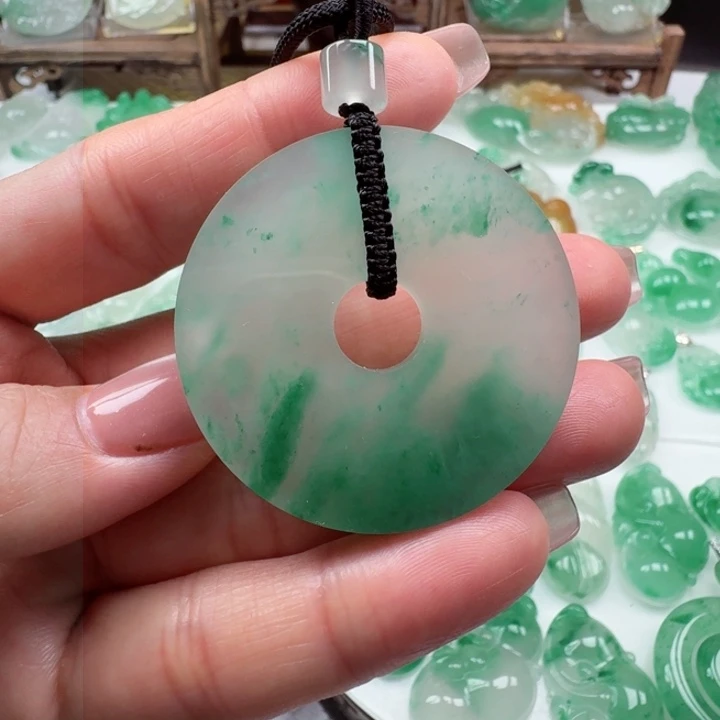 石英质玉未镶嵌颈饰