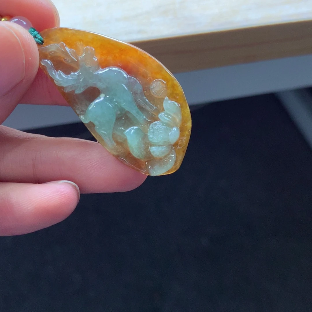 翡翠颈饰未镶嵌吊坠