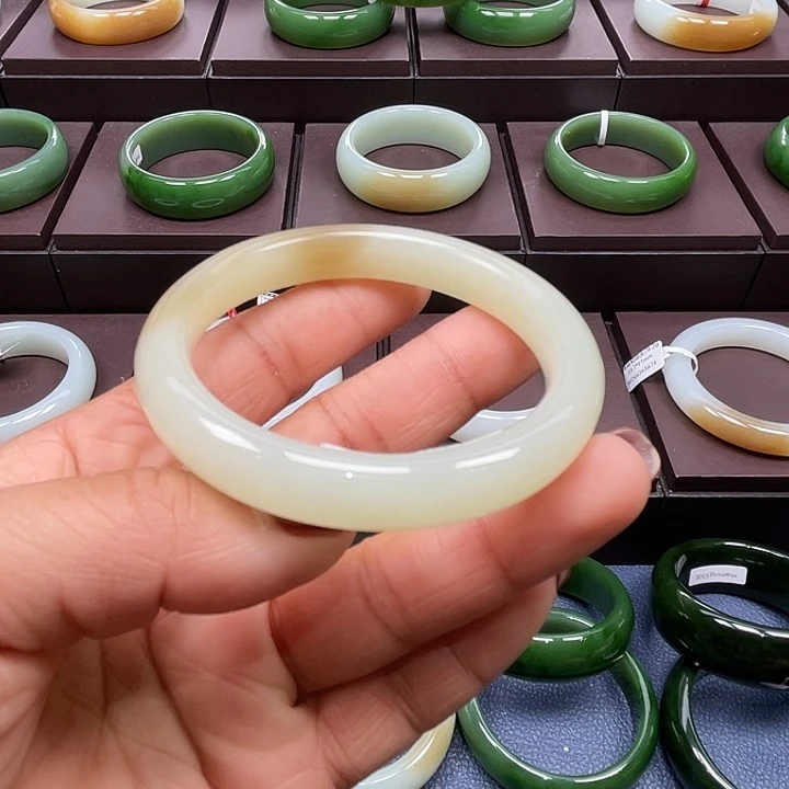 和田玉未镶嵌手镯5455