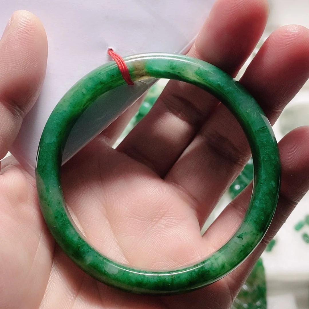 【闪购商品】未镶嵌独山玉镯子上**?