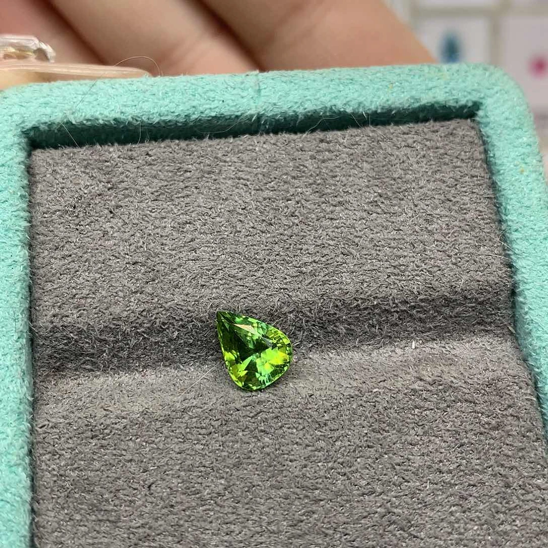 碧玺珠宝奇石未镶嵌天然绿碧玺裸石2克拉