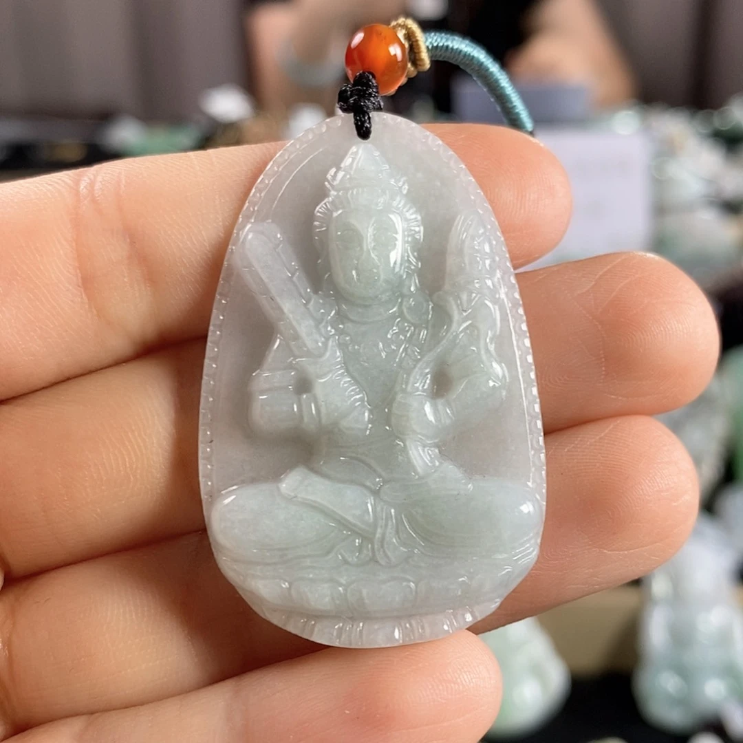 翡翠未镶嵌颈饰虚空藏