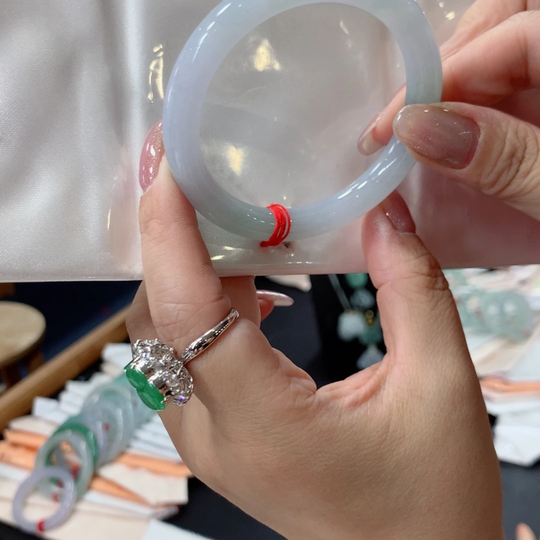 翡翠未镶嵌手镯48小时鉴赏