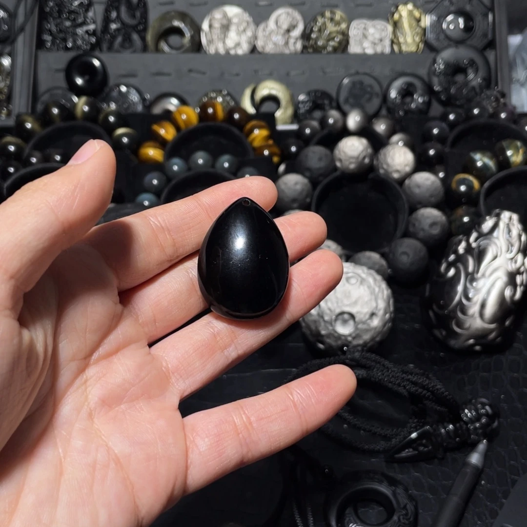 崇***顺黑曜岩未镶嵌珠宝奇石