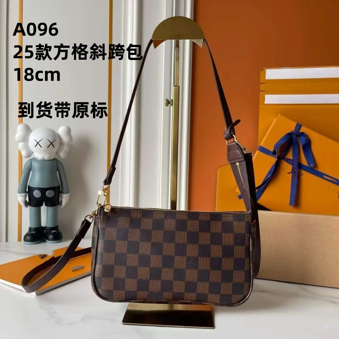 A096 25款小方格斜挎式钱包18cm【里外标全对】现货礼盒发货单肩包