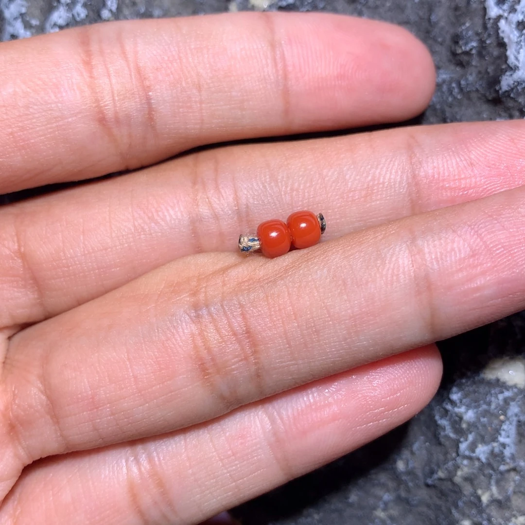 雨***山未镶嵌老型对珠4.3×3.4南红玛瑙
